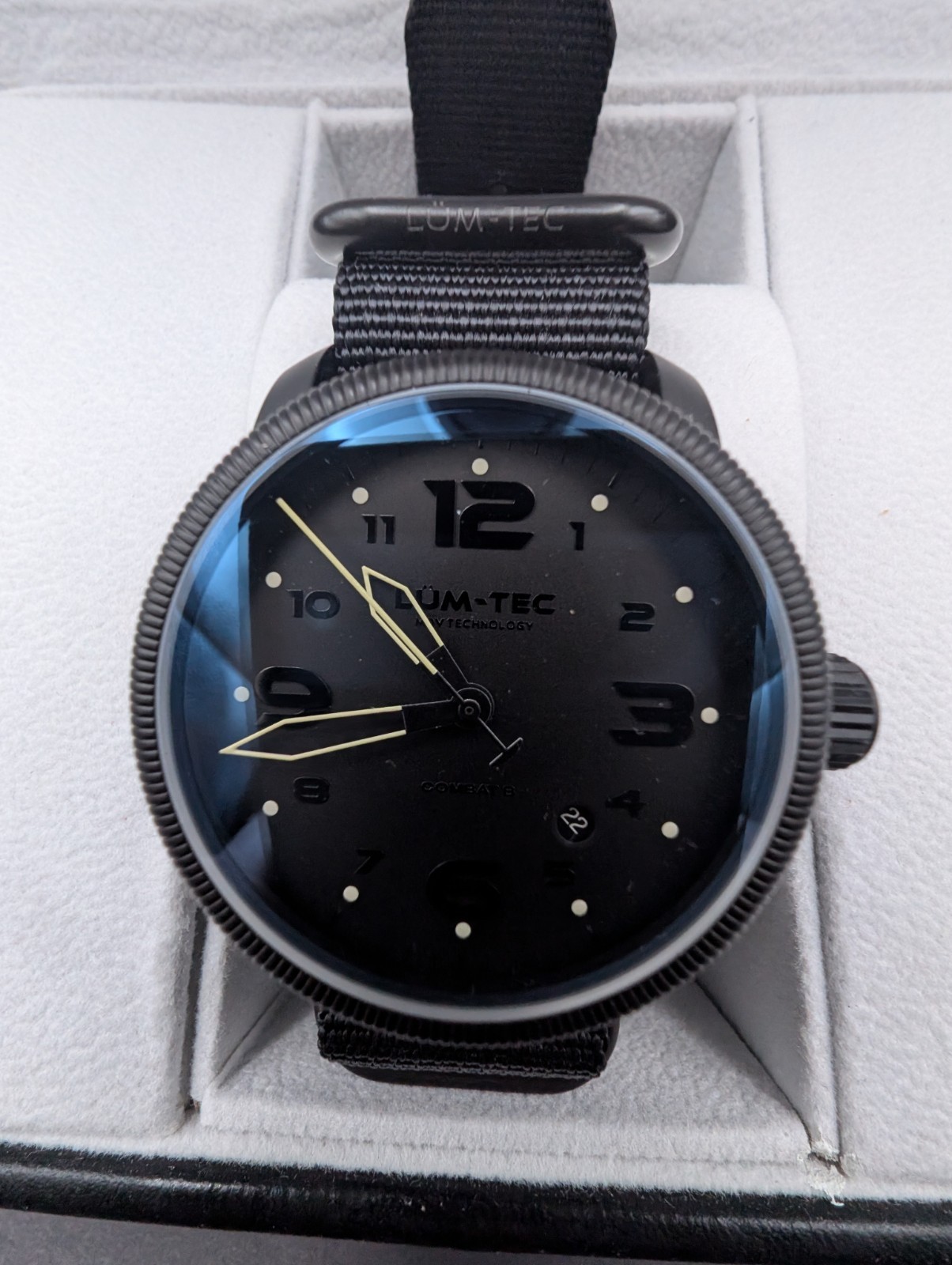 Lum-Tec Mens Watch Combat B43 Phantom Destro Black Dial Miyota Japan 2105 NOS