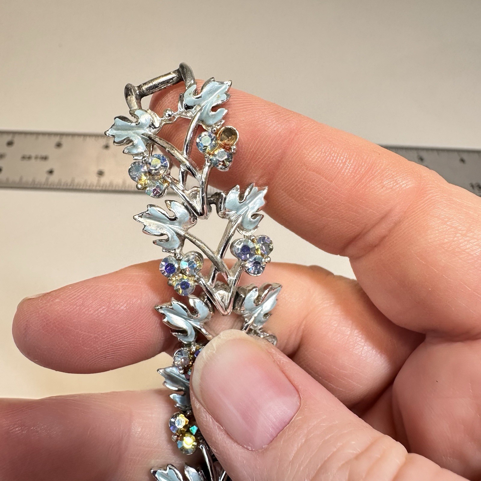 Vtg Coro Silvertone Dinner Bracelet Blue enamel Leaves & Aurora Borealis Berries