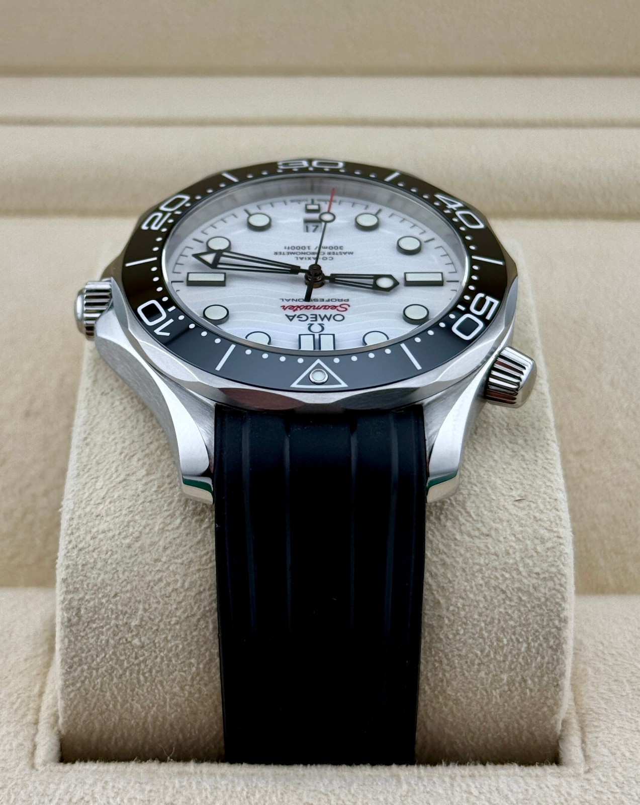 OMEGA Seamaster Diver 300M 210.32.42.20.04.001. 42mm. Full Set.
