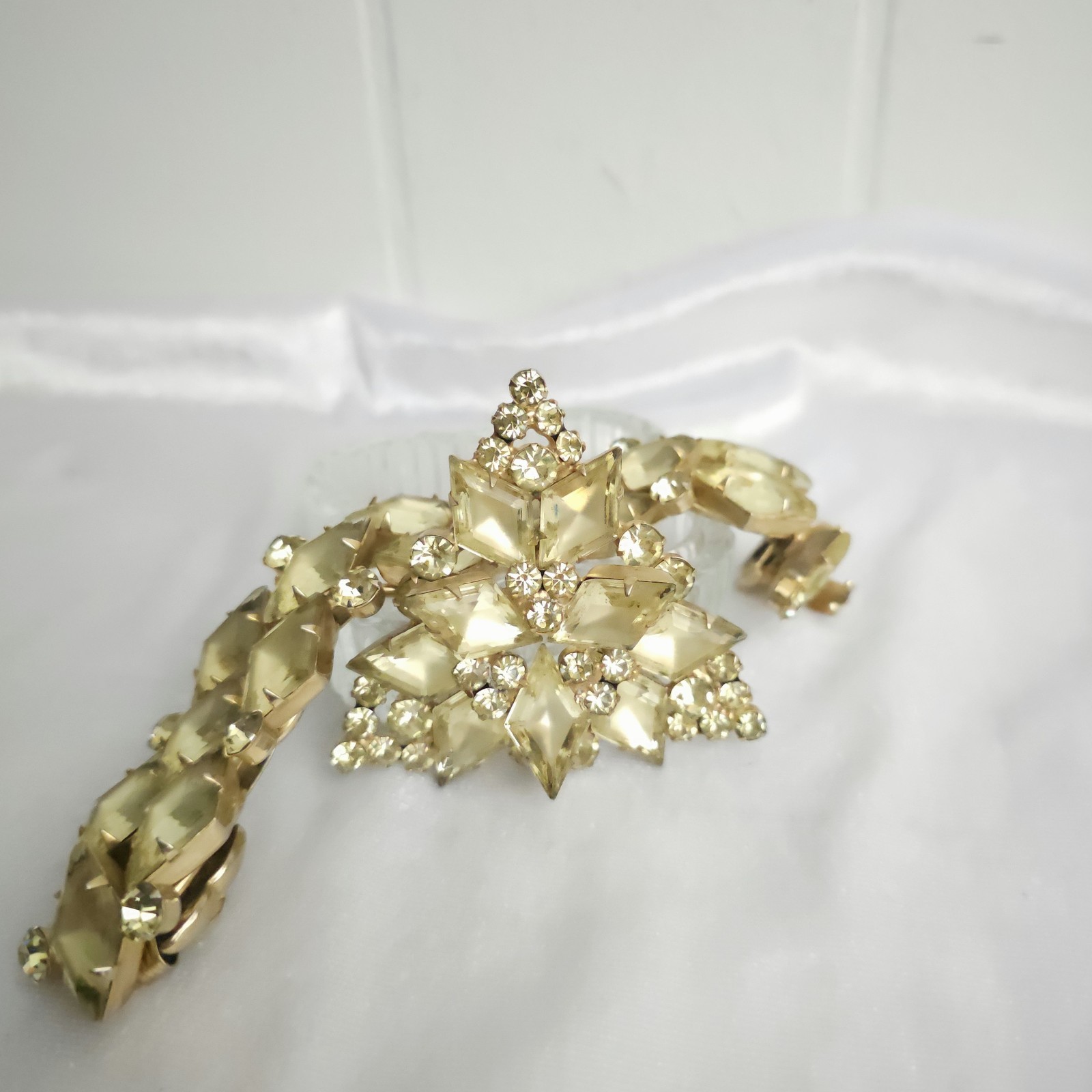 Vtg JULIANA D&E Yellow Jonquil Frosted Kite Rhinestone Set Link Bracelet Brooch