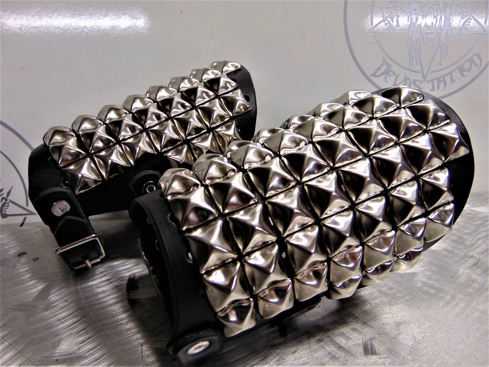 BLACK STUDDED LEATHER GAUNTLET. BLACK DEATH (MDLG0243)….. EXITER