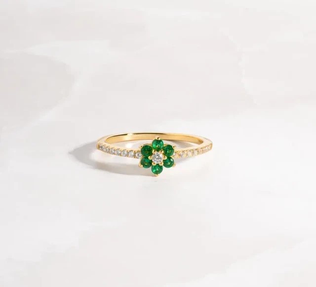 2Ct Round Cut Simulated Green Emerald Flower Shape Ring 14K Yellow Gold Plated