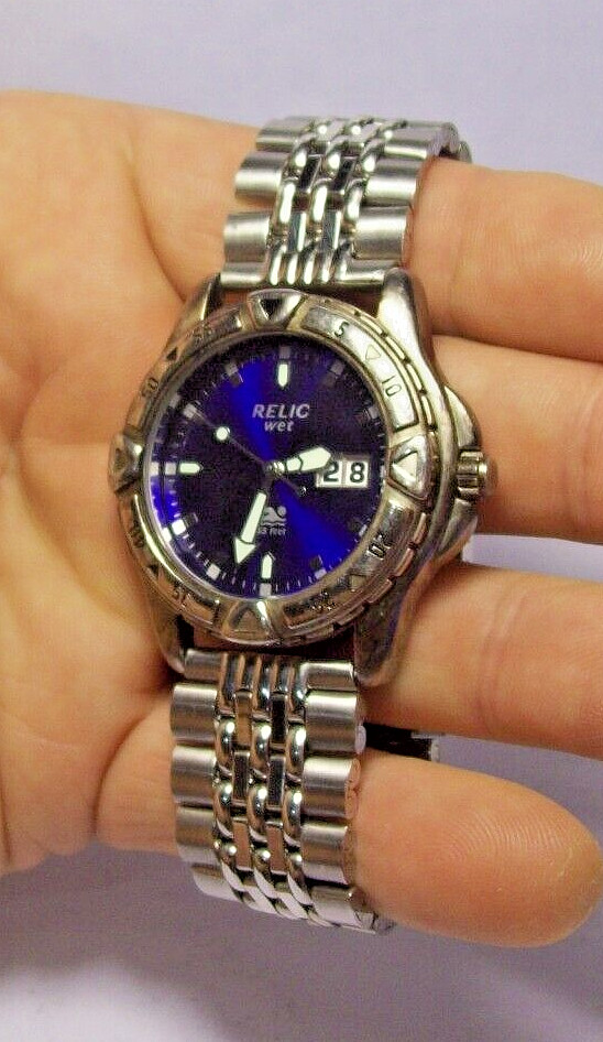 Relic Wet Deep Blue Mens Swiss Watch Easy To Read Date WR 165′ Looks Runs Great