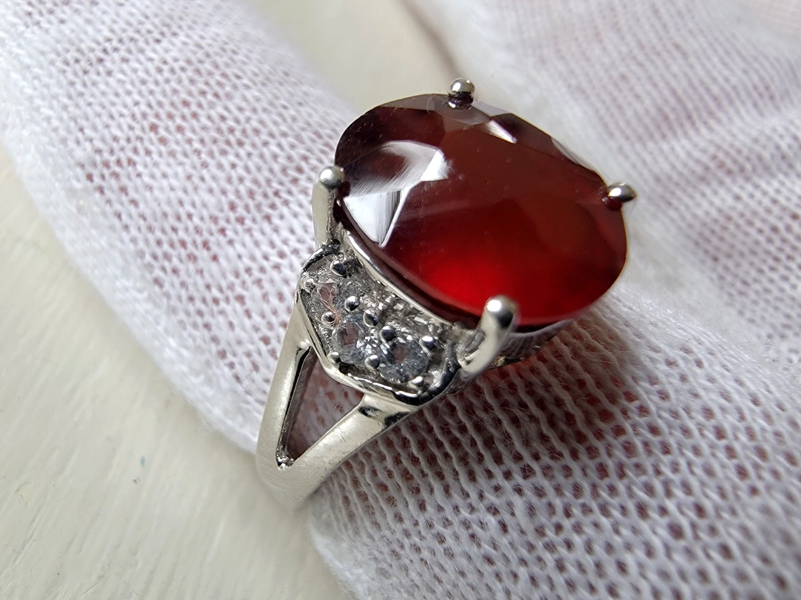 HESSONITE GARNET VINTAGE STYLE STERLING SILVER RING WHITE SAPPIRE ACCENTS SIZE 6