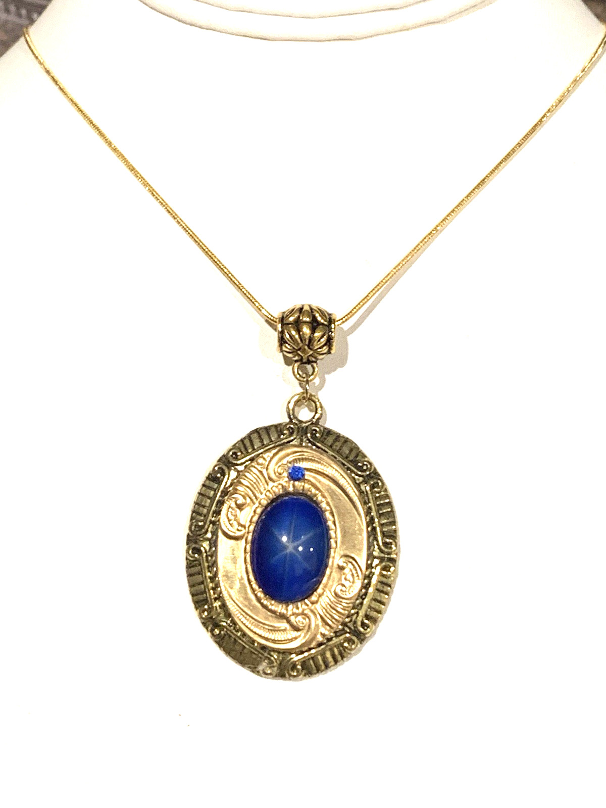 NEW ITEM*XL GERMAN PORC. BLUE STAR SAPPHIRE GOLDEN EGYPTIAN MEDALLION NECKLACE