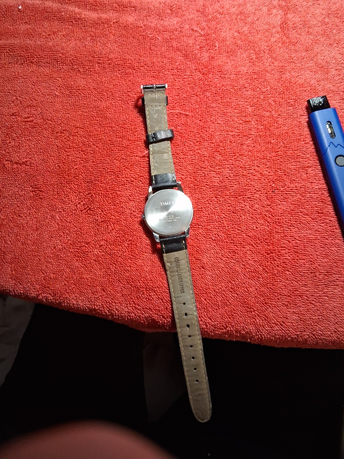 Timex Men’s analogue quartz watch with leather strap