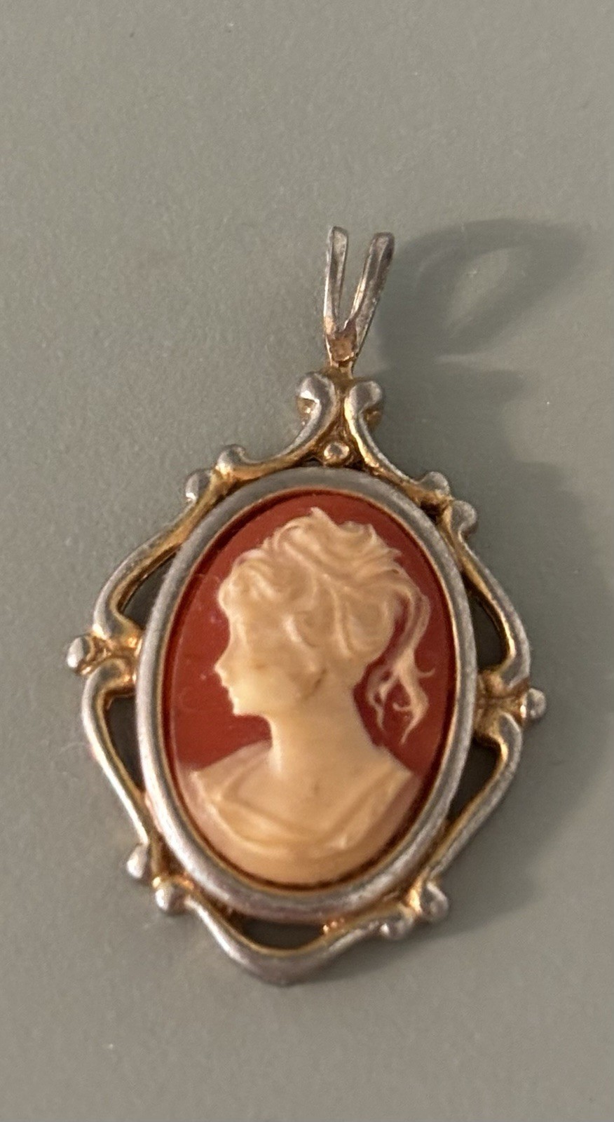 Vintage Gold Tone Cameo Pendant Necklace marked P Carson Pirie Scott Nice