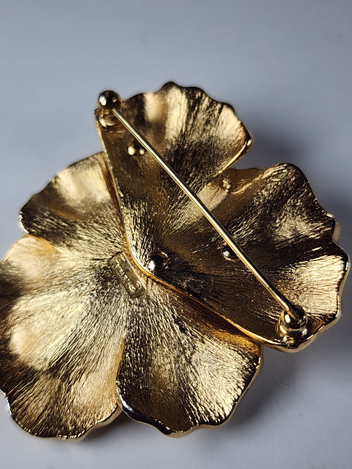 ELEGANT ALFRED PHILIPPE CROWN TRIFARI PAVE’ TRIFANIUM PANSY FLORAL BROOCH TG1