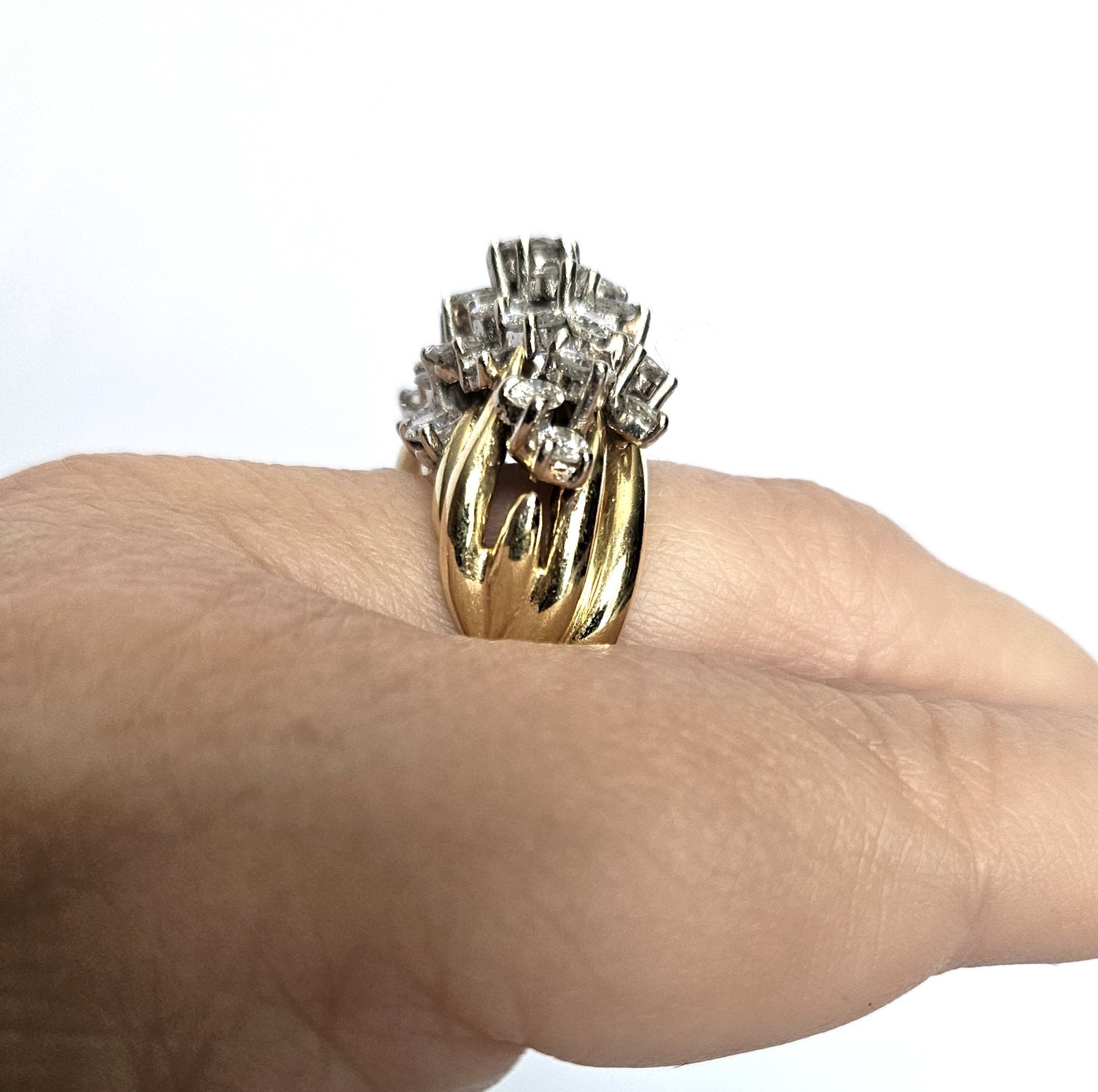 VVintage 18K Gold 3.49 CTW Diamond Cluster Ring H-I SI1-2 Size 6 Estate