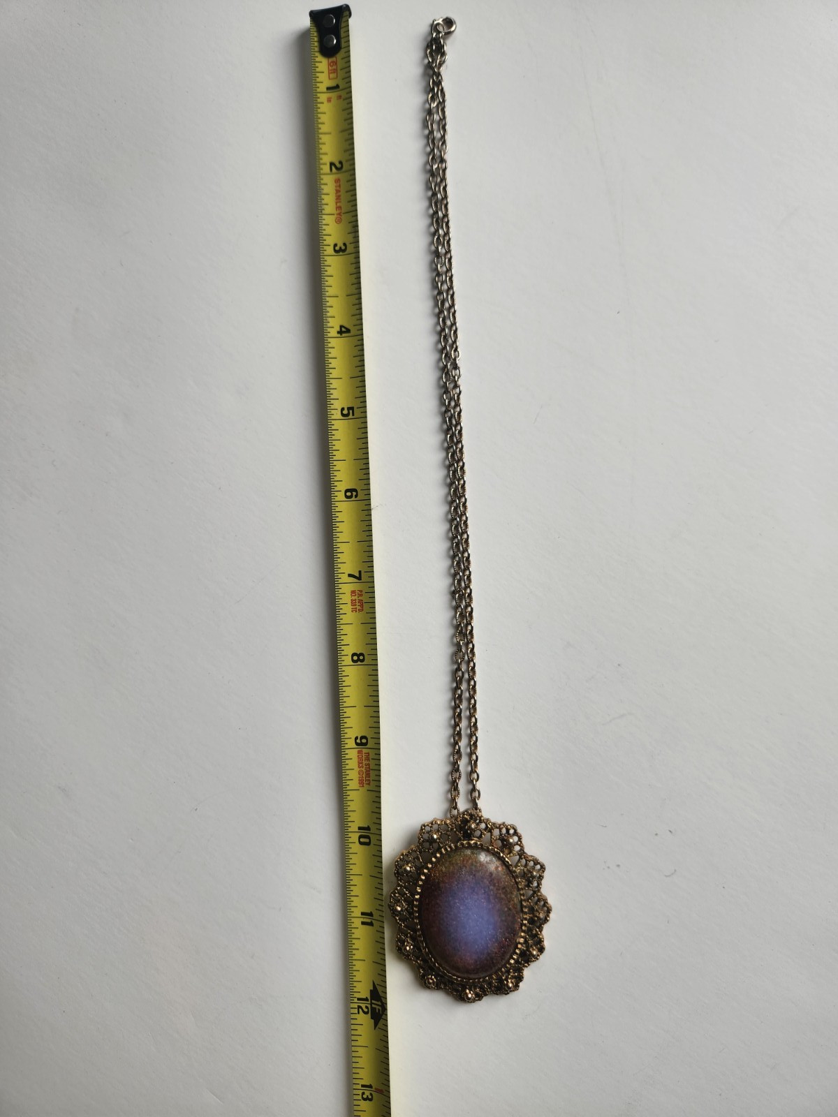 Vintage Gold Tone Filigree Pendant Necklace with Iridescent Art Glass Cabochon