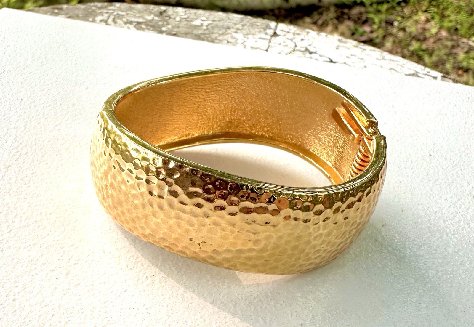 Vintage Premier Designs Hammered Gold Tone Hinged Bangle Bracelet.