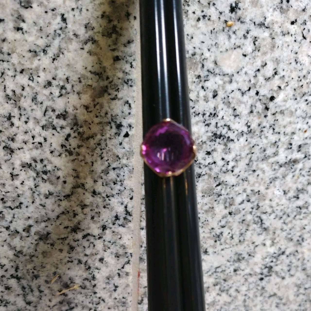 VTG Gold Tone Cocktail Ring Large Oval Faux Amethyst Purple Faceted Stone 6.5