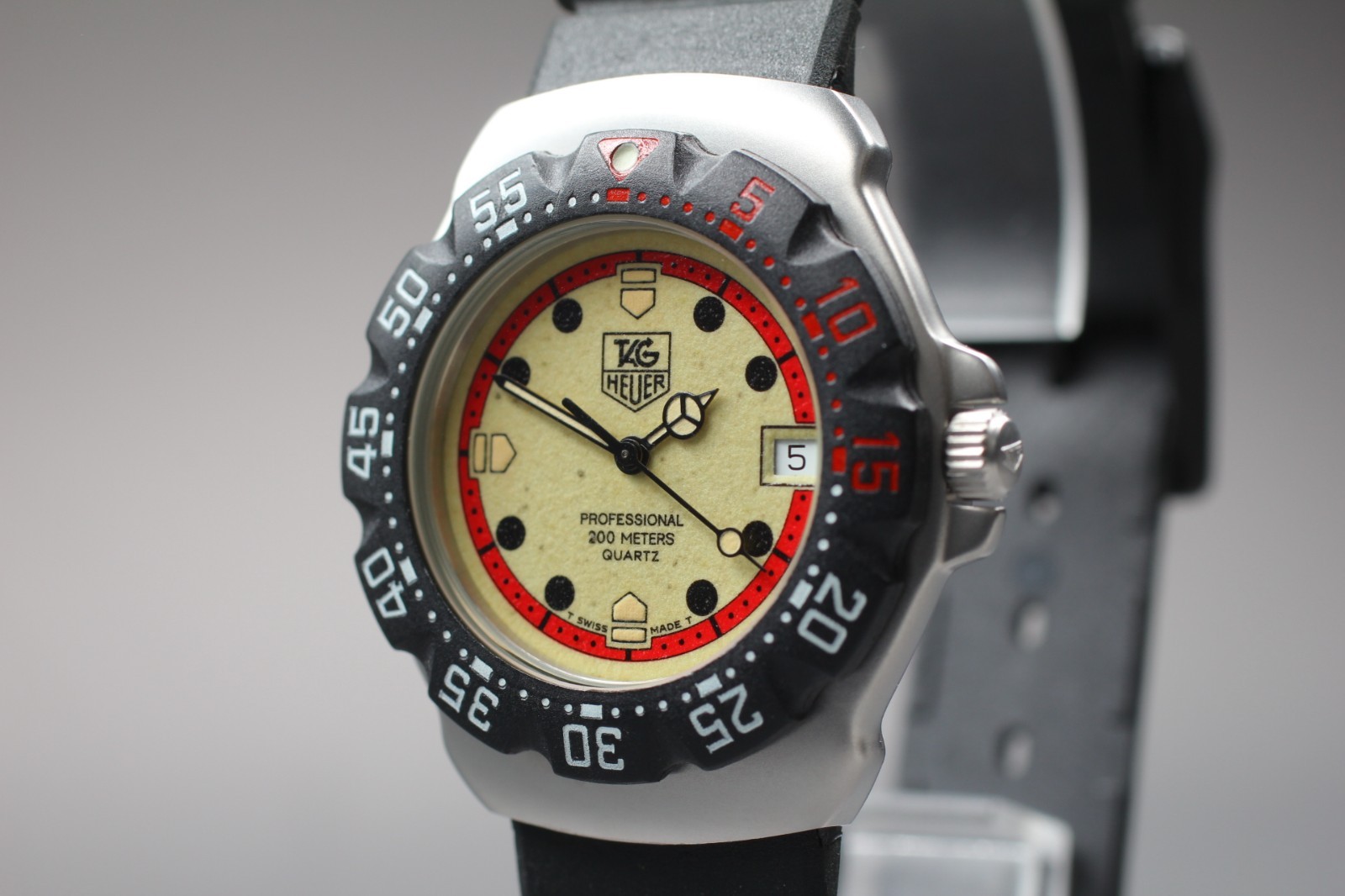 【MINT】 Vintage TAG Heuer Formula 1 WA1211 Pro 200m Cream Dial Quartz Men’s Watch