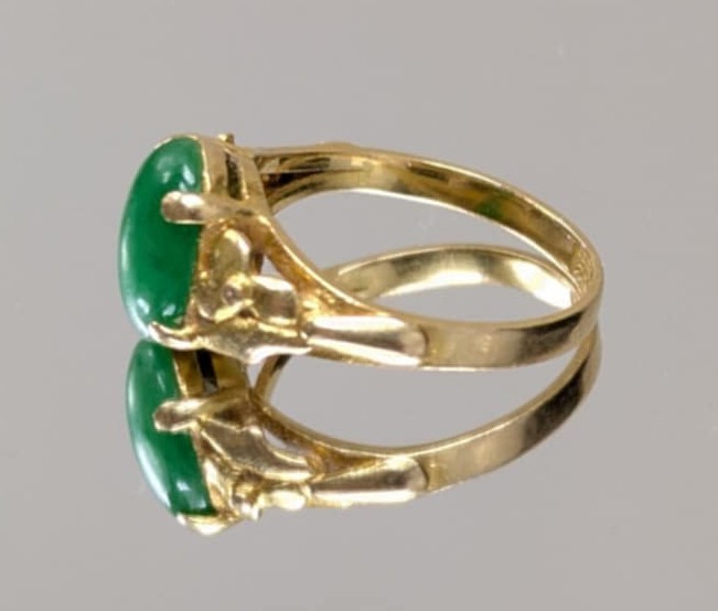Vintage 18K Yellow Gold Jadeite Ring – Chinese Hallmark mid 20th Century