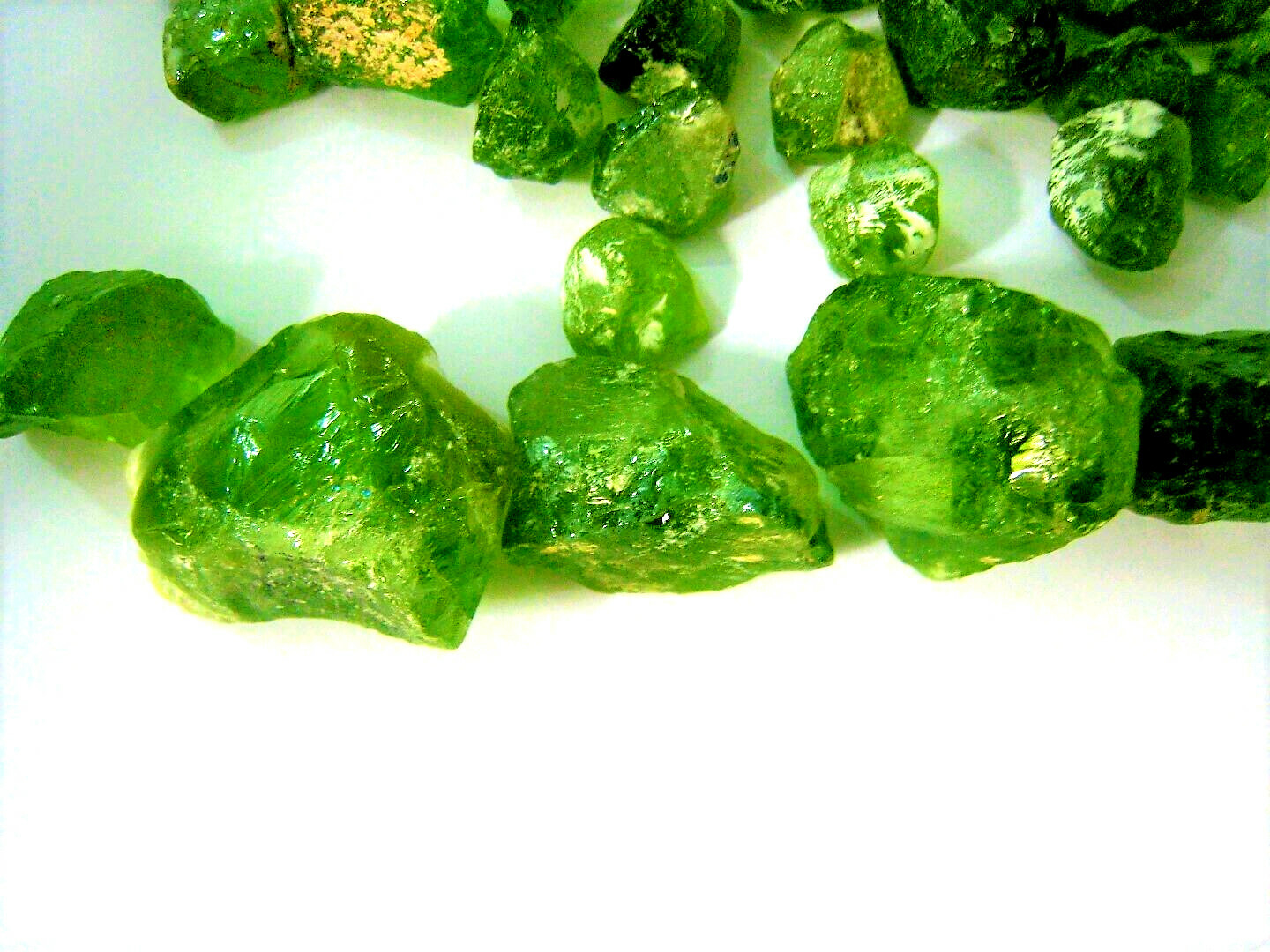 PERIDOT ROUGH FACET GEM GEMSTONE LIME GREEN VIETNAM GENUINE NATURAL 4 CARAT NICE