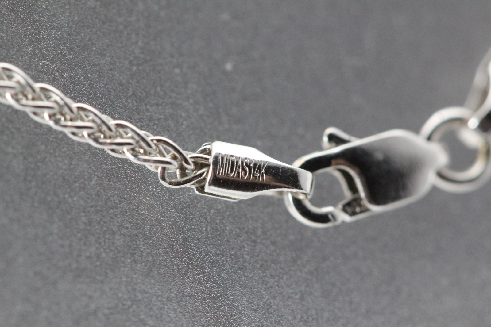 14K White Gold Wheat Chain Necklace 5.4 grams 20″ long, 1/16″ wide (NEC5973x)