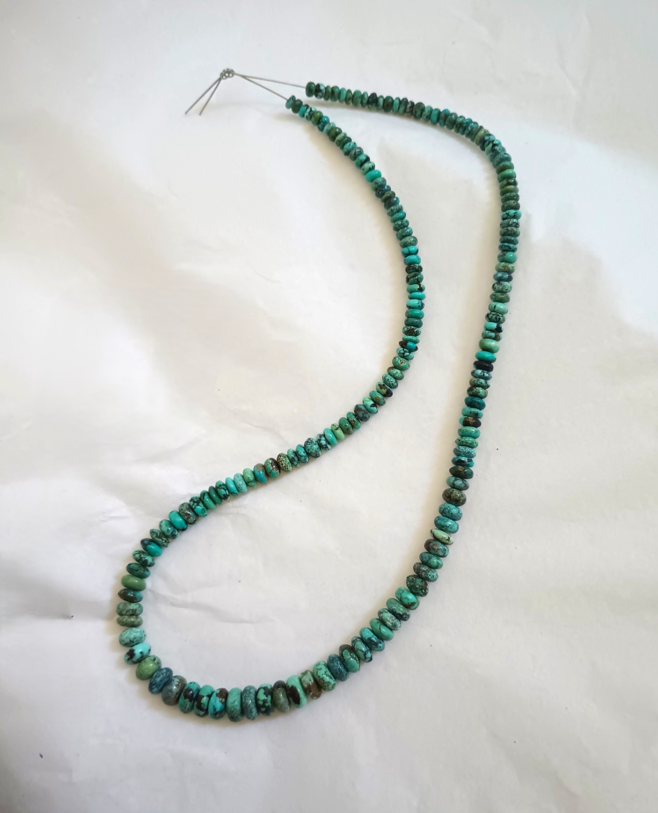 VINTAGE HI-GRADE HUBEI TURQUOISE 3-8MM GRADUATED RONDELLE BEADS – 17.75″ – 1860E
