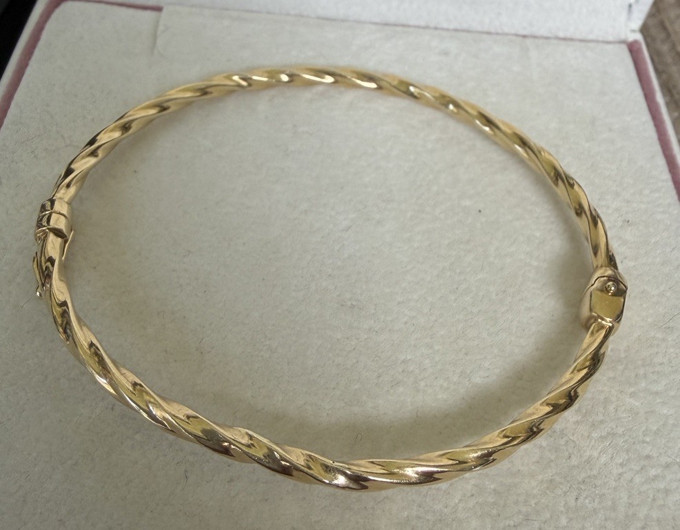 Vintage 14k Yellow Gold Twisted Rope Hollow Bangle Bracelet 6.3 Inches. 4.1gr