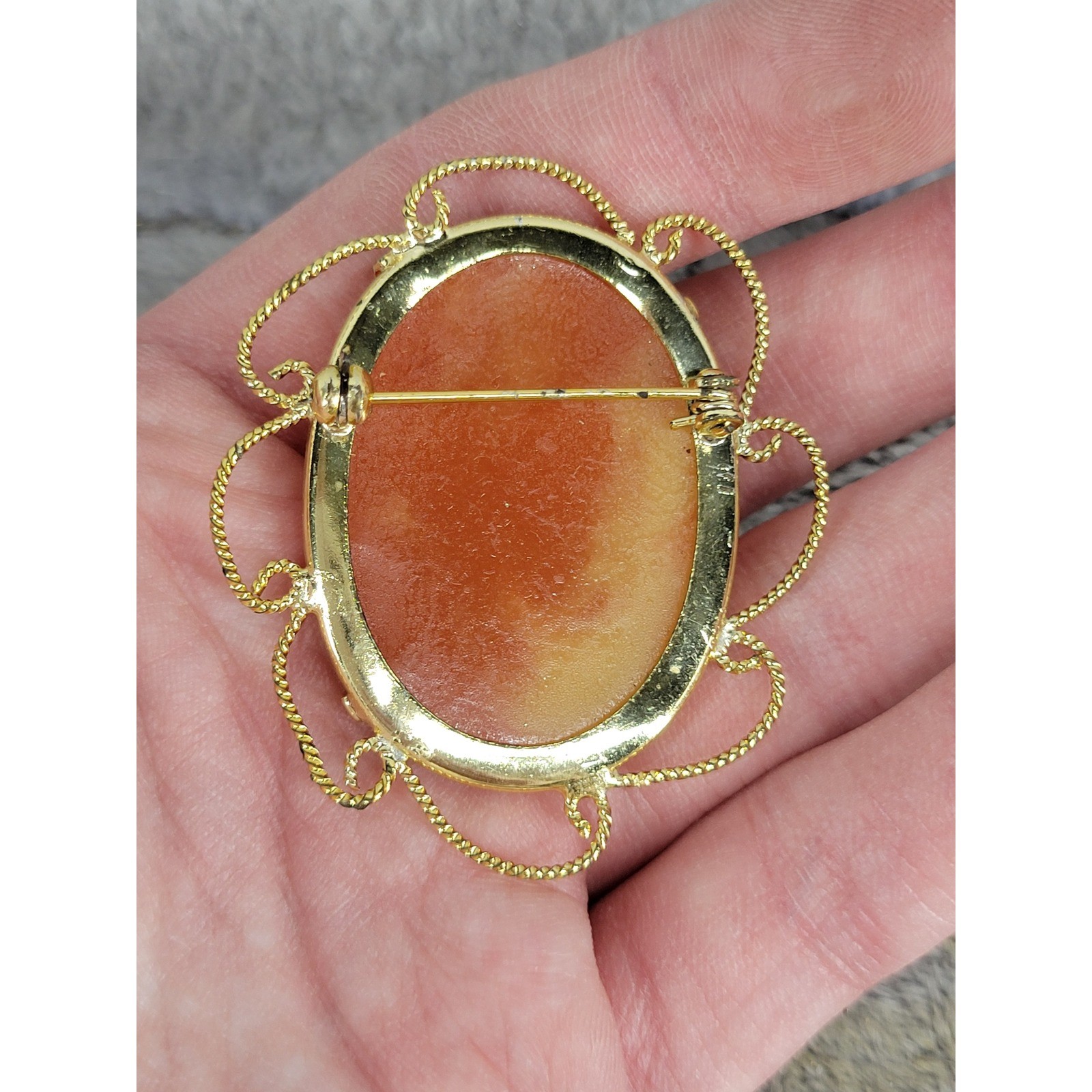 Vintage DELI Beautiful Imported Cameo Female Bust Cameo Brooch – Missing Gem!