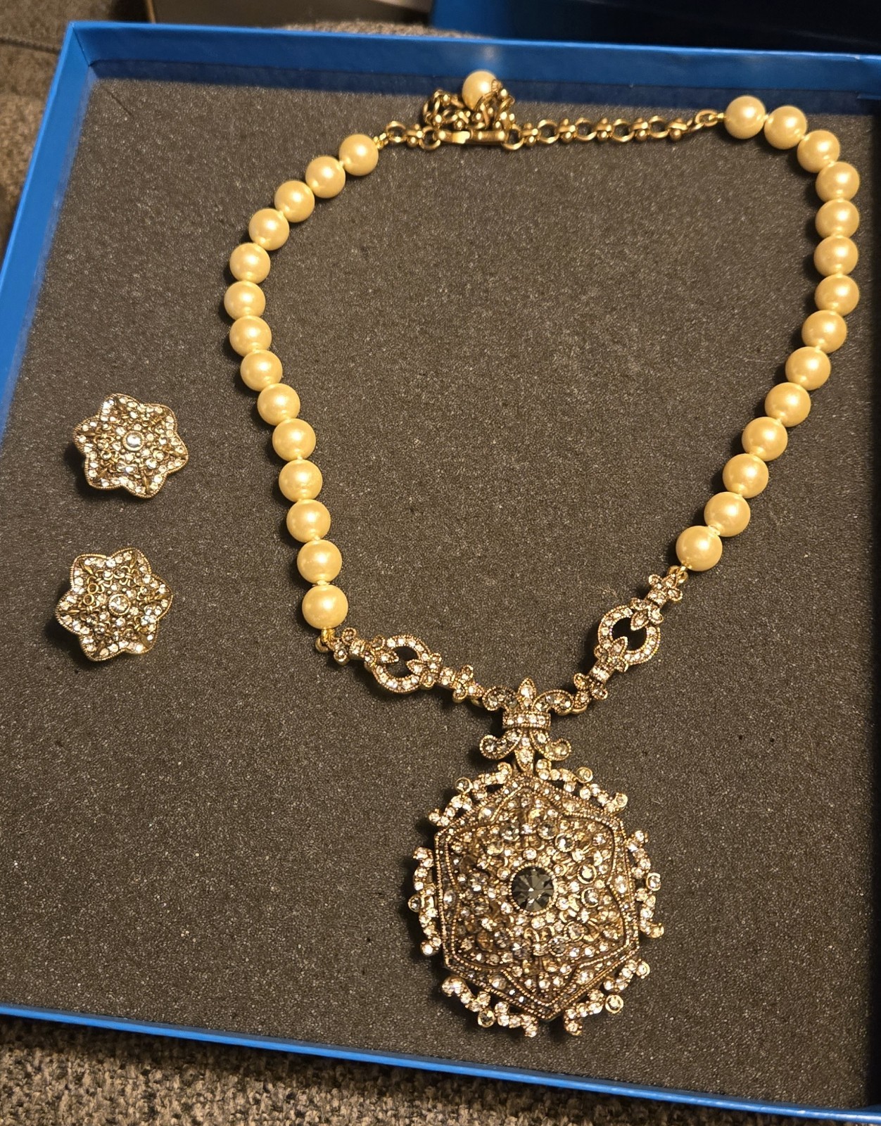 Gold Tone Faux Pearl Necklace w/ Crystal Rhinestone Pendant & Earrings Set