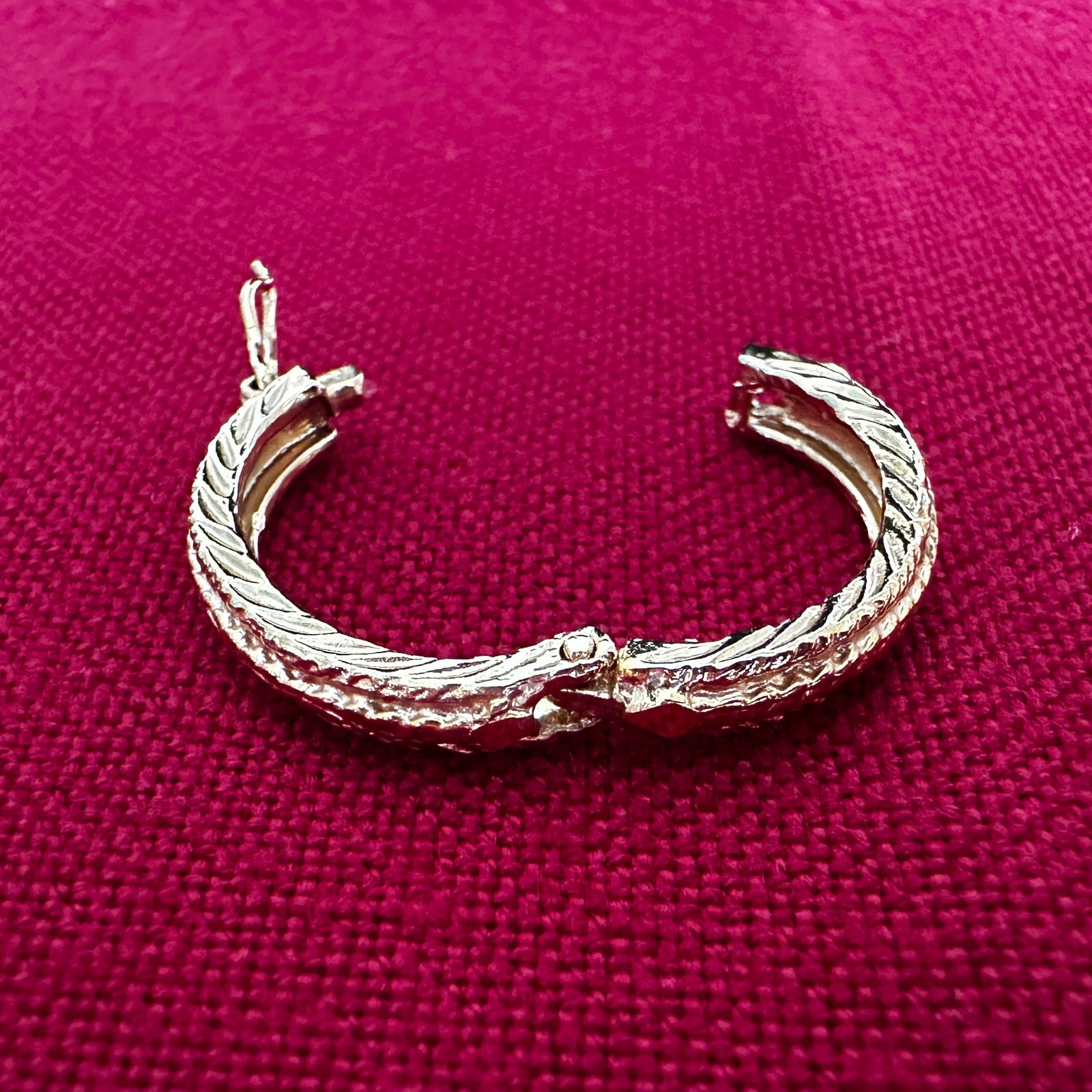 Gold-Tone Scarf Ring – Oval