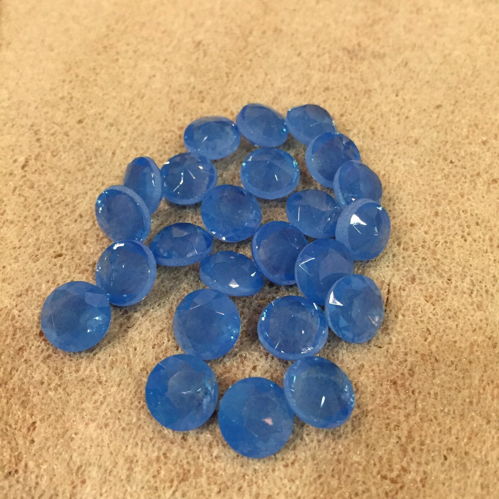 AM1079 Vintage glass stones 48SS 10.3mm cerulean blue faceted chatons (24)