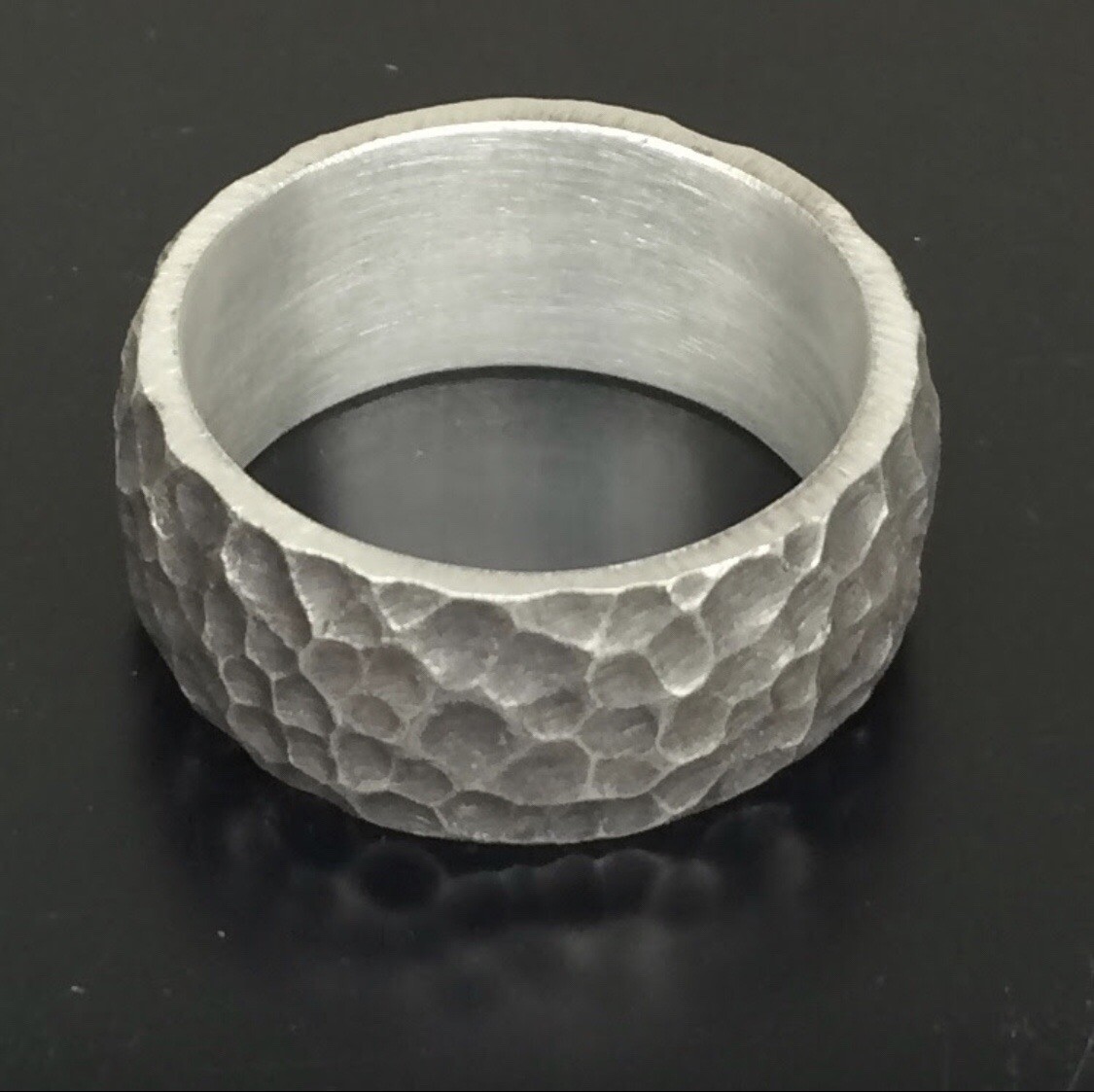 MJG STERLING SILVER WEDDING RING BAND. HAMMER FINISH. OXIDIZED. SZ 10 1/2