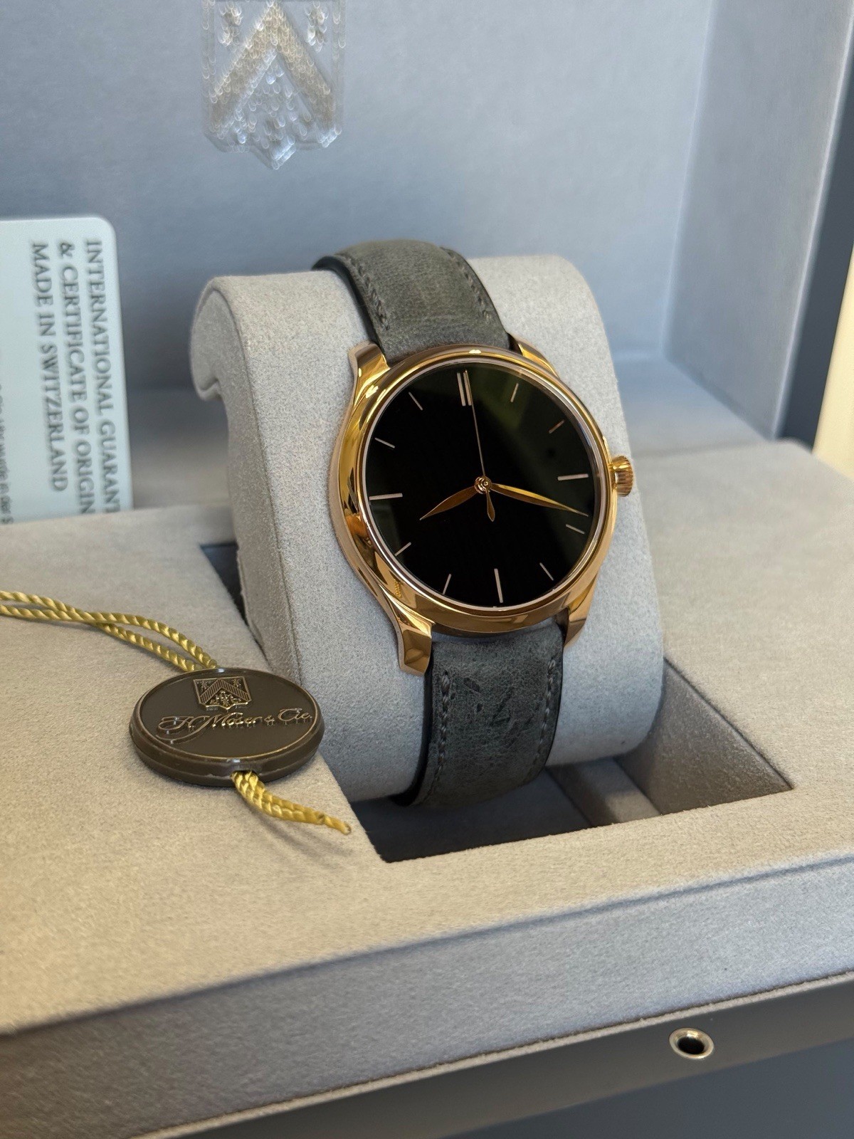 H.Moser & Cie. Endeavour Centre Seconds Vantablack Red Gold Watch