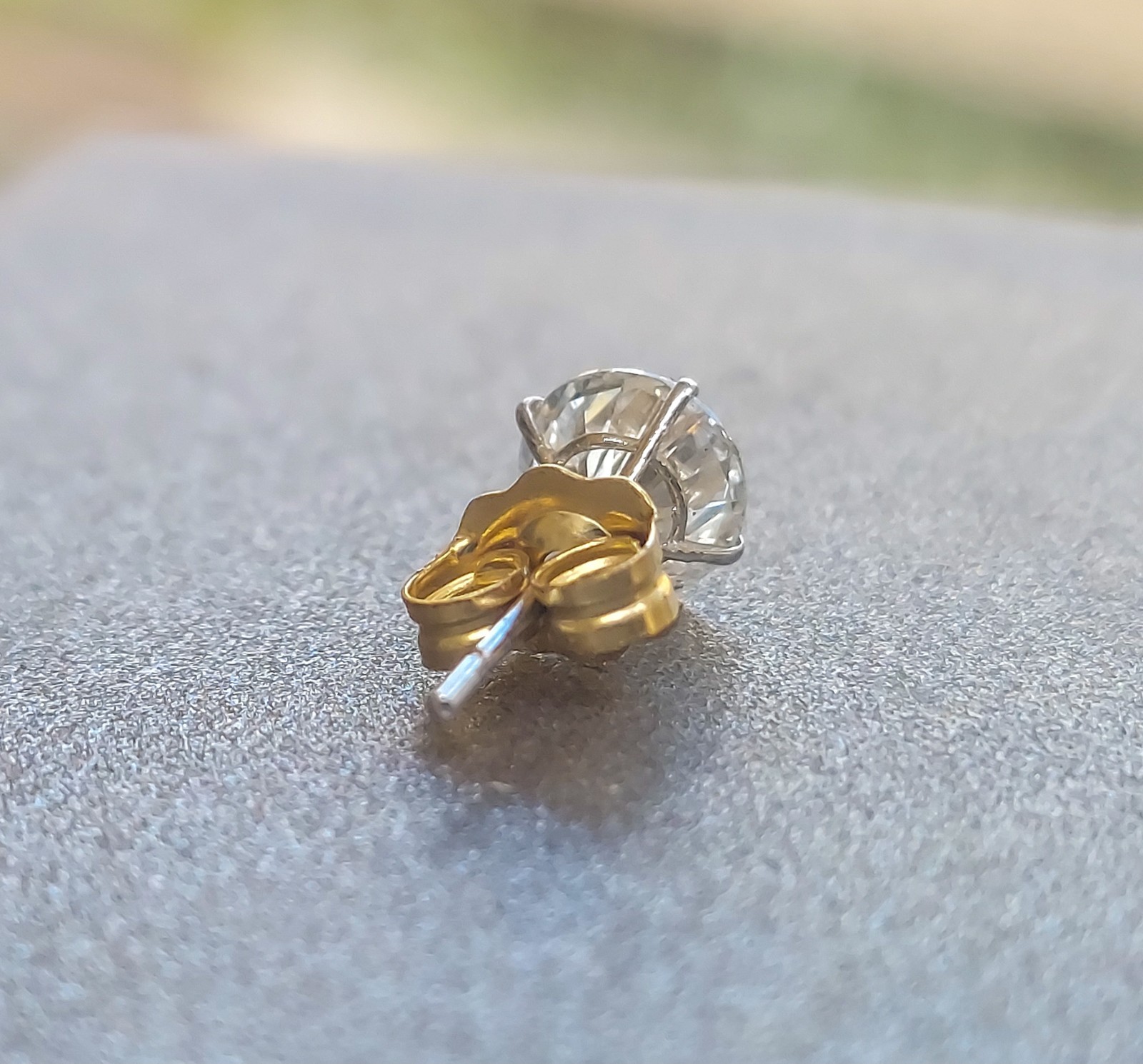 Classic 0.46ct Single Diamond Stud Earring in 14k Gold , Brilliant cut diamond