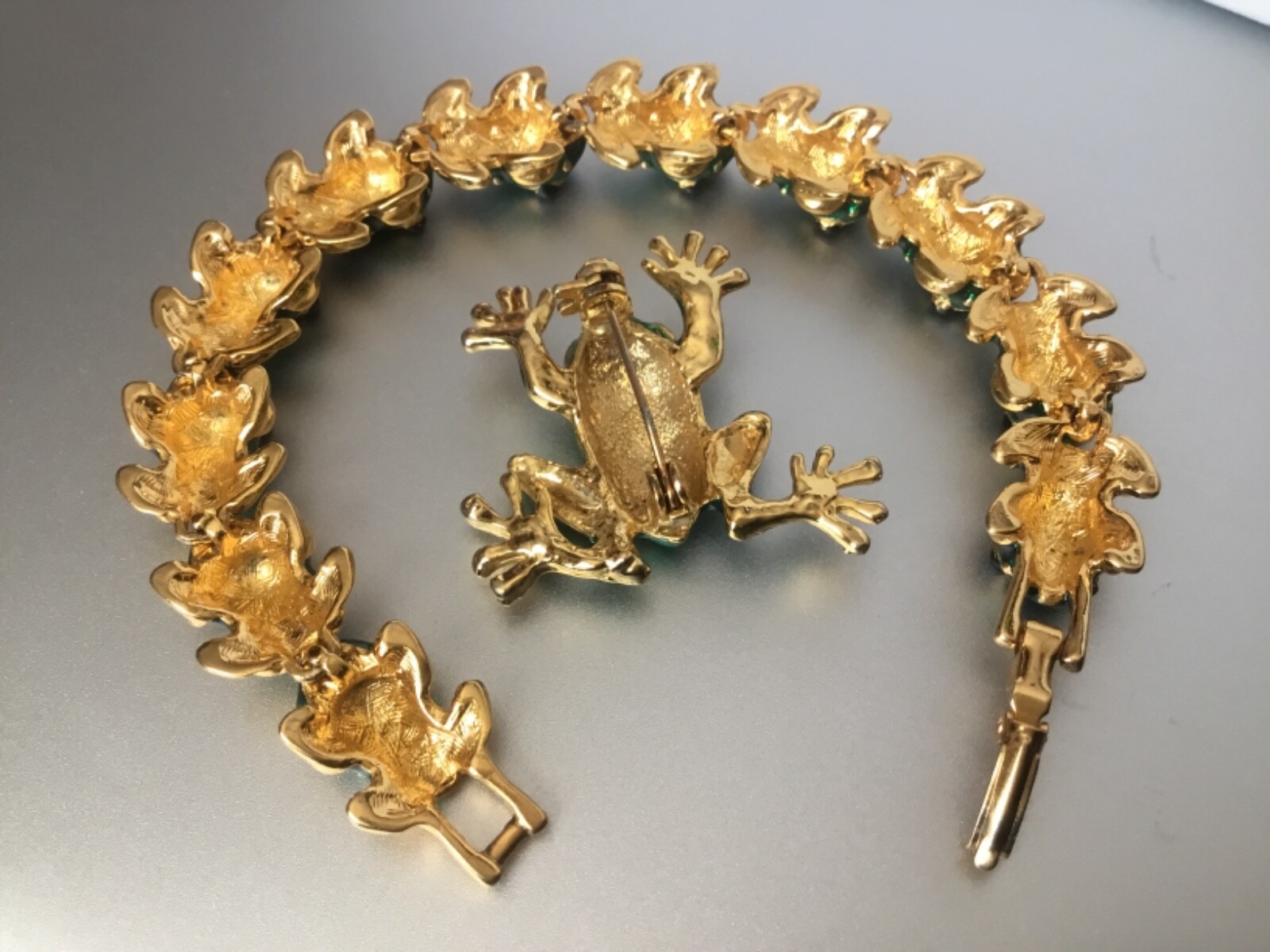 Frog Bracelet & Pin Set Gold Tone Emerald Green Enamel Fold Over Clasp