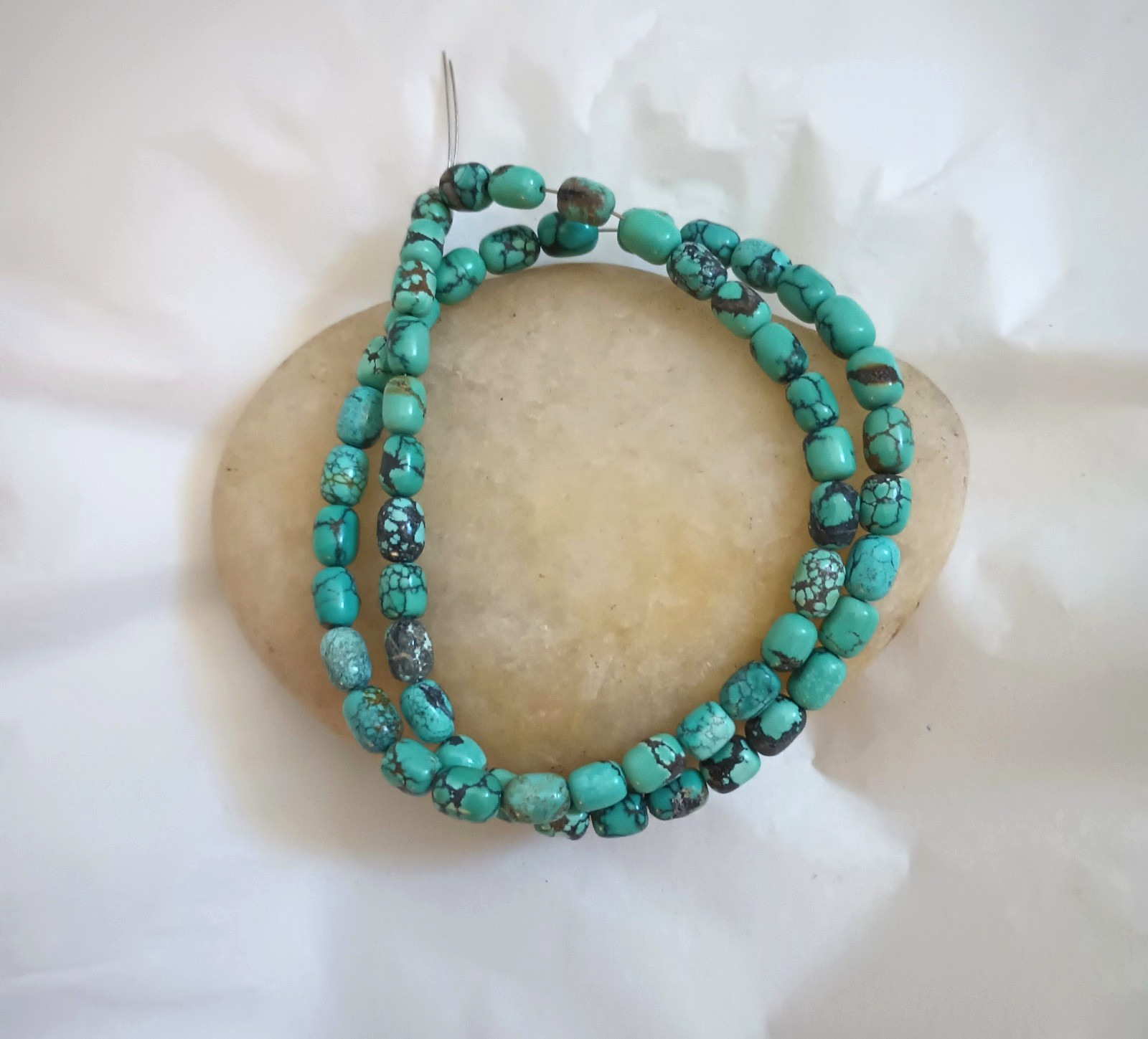 OLD STOCK HI-GRADE HUBEI TURQUOISE 5-6 x 7-8MM BARREL BEADS – 17.75″ – 2732E