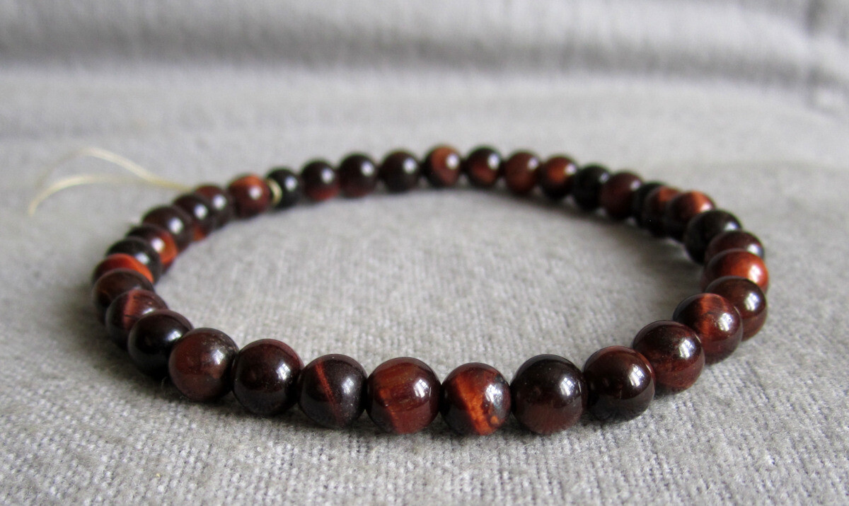 Bracelet made of red tiger eye – spheres Ø 6 mm / 15-20 cm – elastic