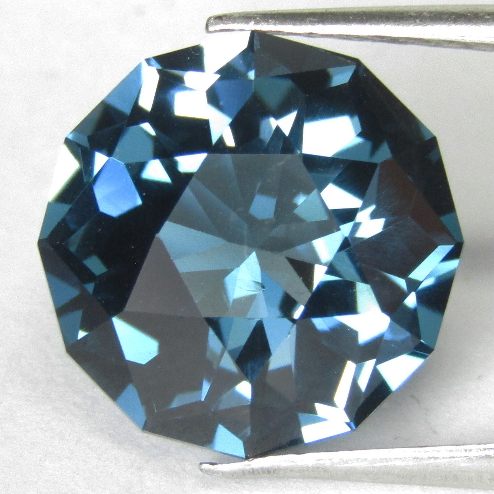 11.09Cts Shimmering Natural London Blue Topaz 13.5mm Round Custom Cut Gemstone
