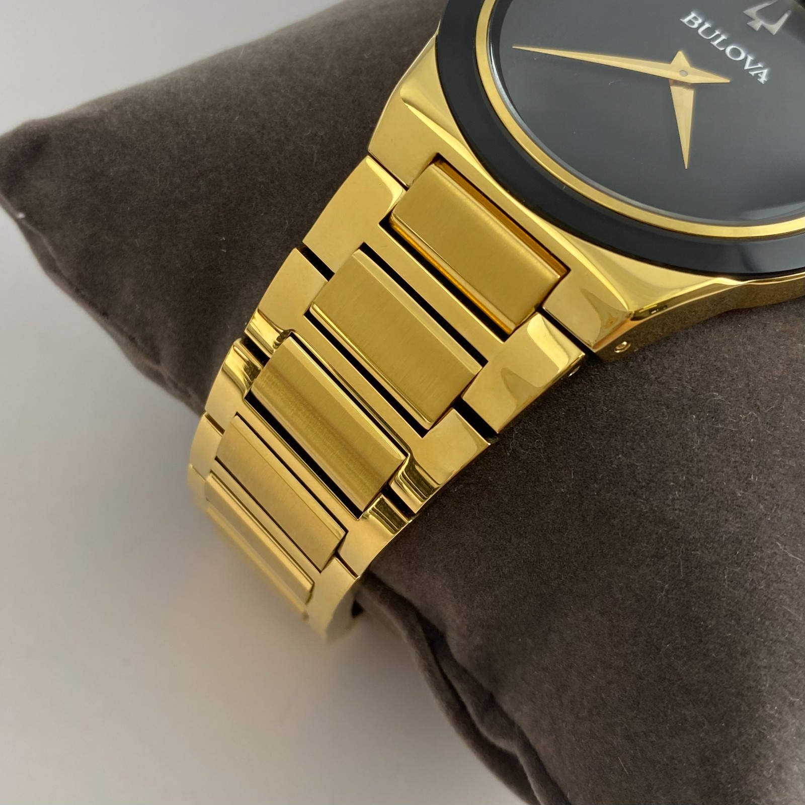 Bulova Modern Millennia 97A183 Men’s Gold Tone Black Dial Quartz Watch 41mm