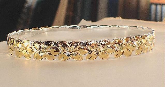 8MM BM HAWAIIAN 2-TONE 925 STER SILVER 14K YELLOW GP LEI PLUMERIA FLOWERS BANGLE
