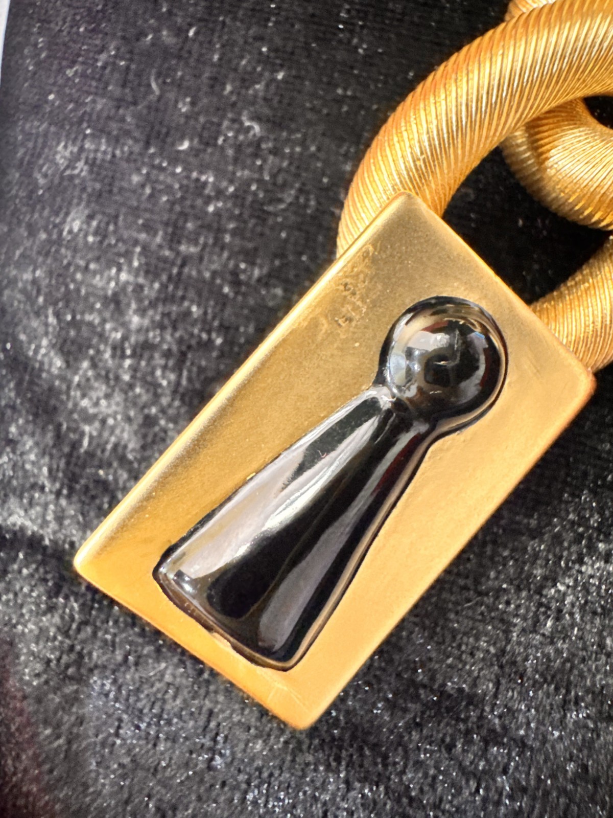 Schiaparelli INSPIRED Simple Keyhole Geometric Coarse Necklace Series NEW