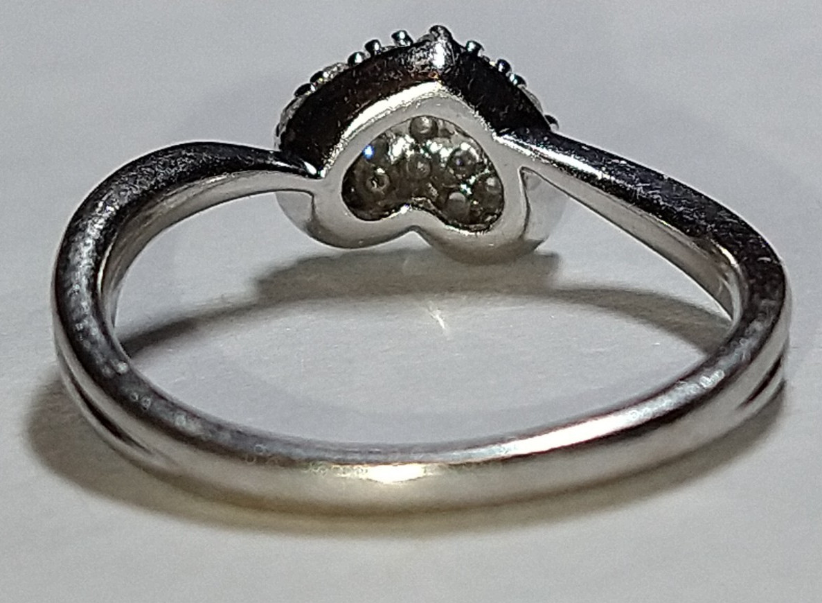 Solid 18k white gold (nickel-free) 0.24 ct natural diamond ring 2.96 gms sz 5