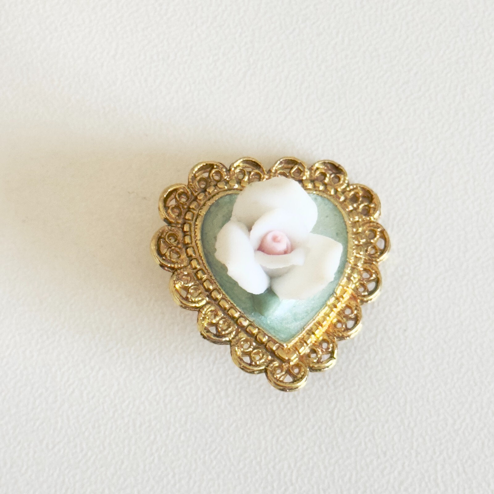 Vintage Green Enamel Ceramic Flower Gold Tone Heart Clip On Earrings Pendant Set