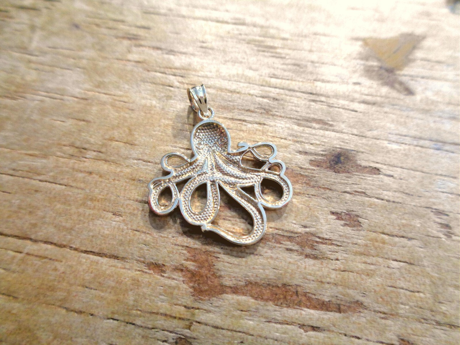 21.5MM SOLID 14K YELLOW GOLD SHINY TEXTURED HAWAIIAN HE’E TAKO OCTOPUS PENDANT