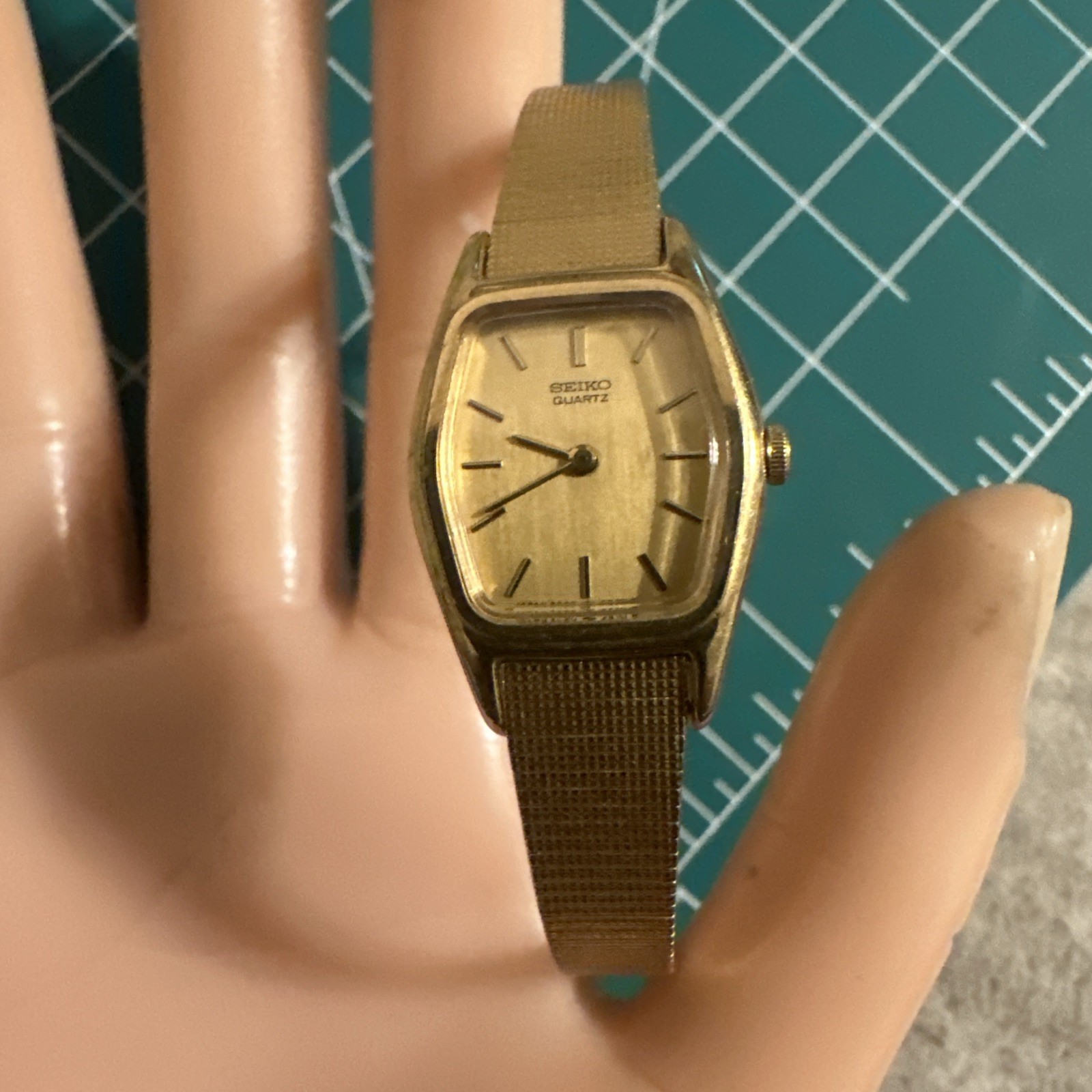 Vintage Seiko Watch Women’s Classic Luxury Gold Tone 2C20-6440 Gold Dial