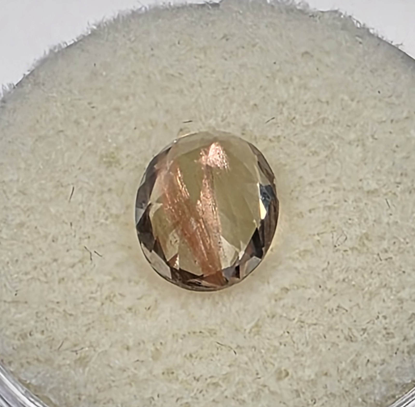 1.83 ct Oregon Sunstone –Oval Cut – Champagne with copper schiller