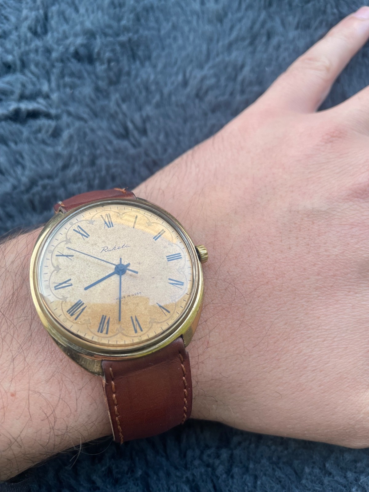 Raketa “Serpentine” Golden Dial – USSR Vintage 39mm – Cal. 2609