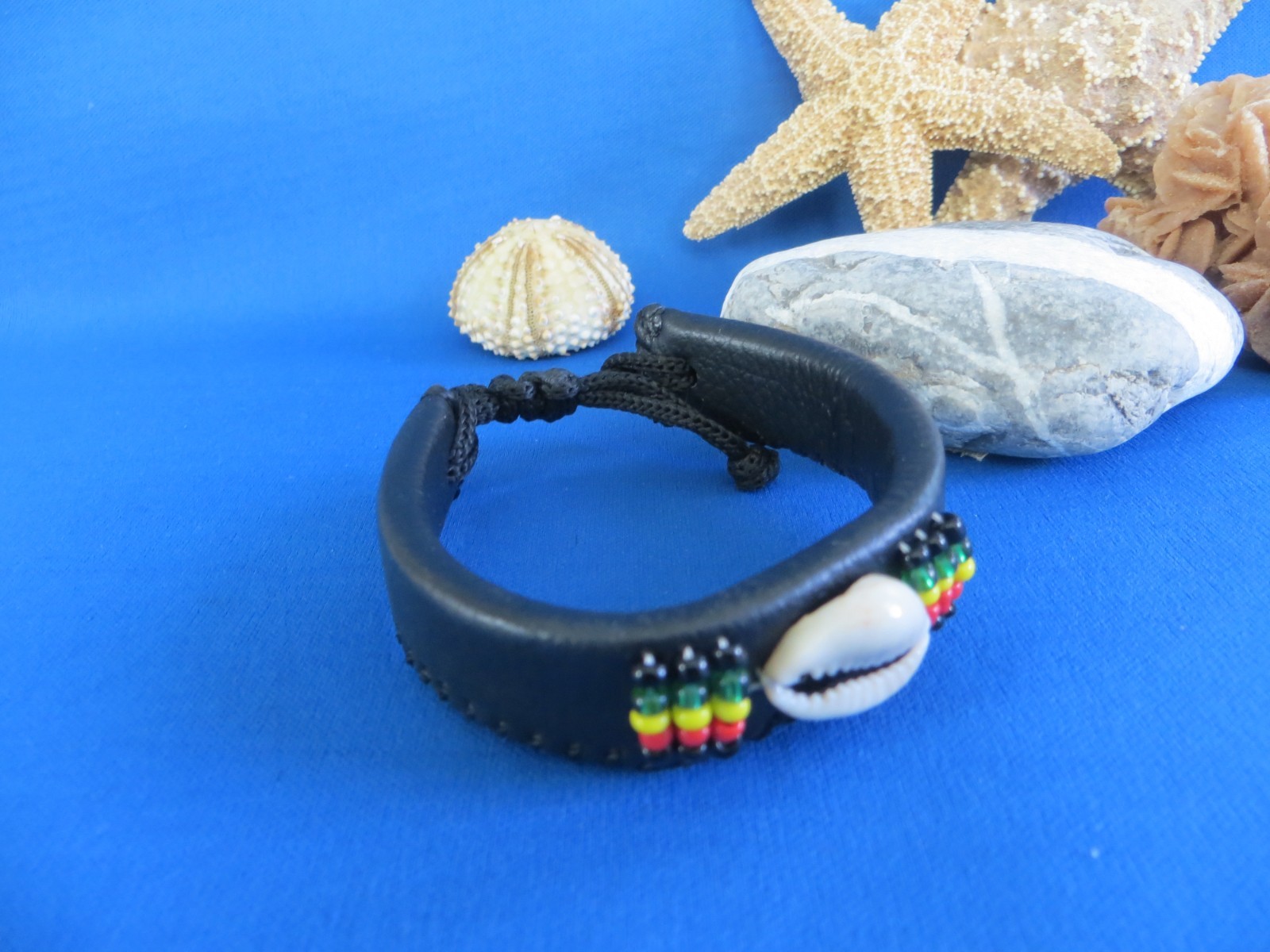 AFRICAN JEWELRY HAND-CRAFTED COWRIE Leather GLASS BEADS BRACELET KENYA HH