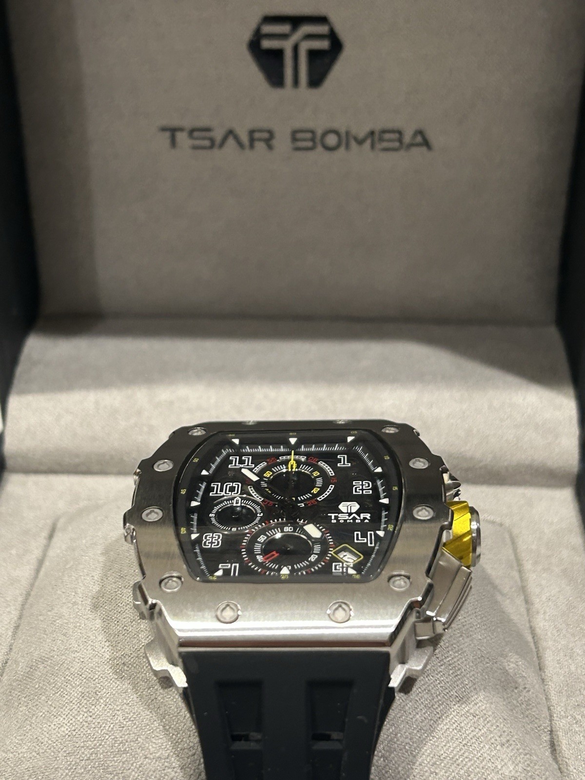 TSAR BOMBA TB-8204Q Luxury Men’s Chronograph Watch – Sapphire Glass, Quartz, 50M