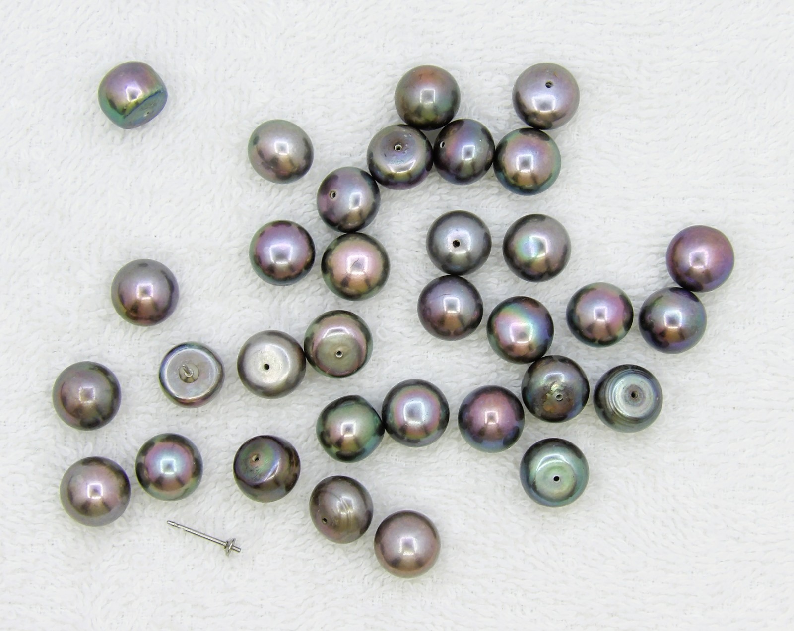 1pc. Dark Peacock Half Drilled Freshwater Button Pearl Beads 10.2-10.6mm LB-C1