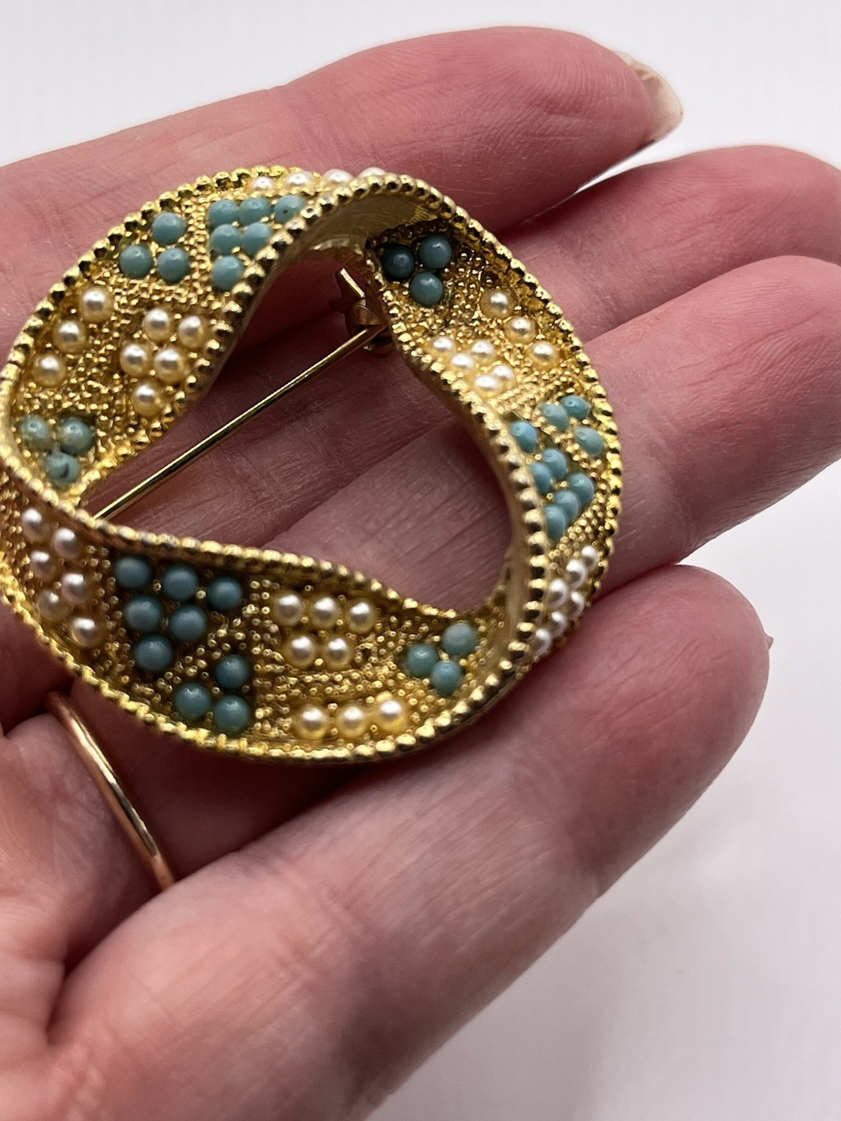 Vintage infinity ribbon brooch with turquoise beads Gold-tone Southwest READ
