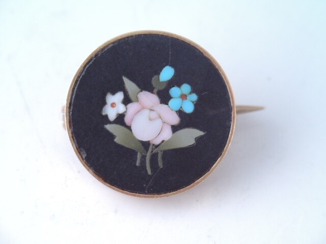 ANTIQUE VICTORIAN PIETRA DURA 14K GOLD FLORAL PIN