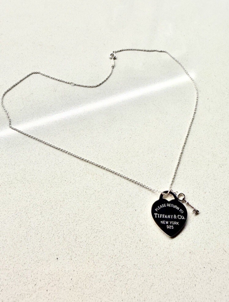 Tiffany & Co. Return to Tiffany Medium Heart Tag Key Pendant Necklace 17”