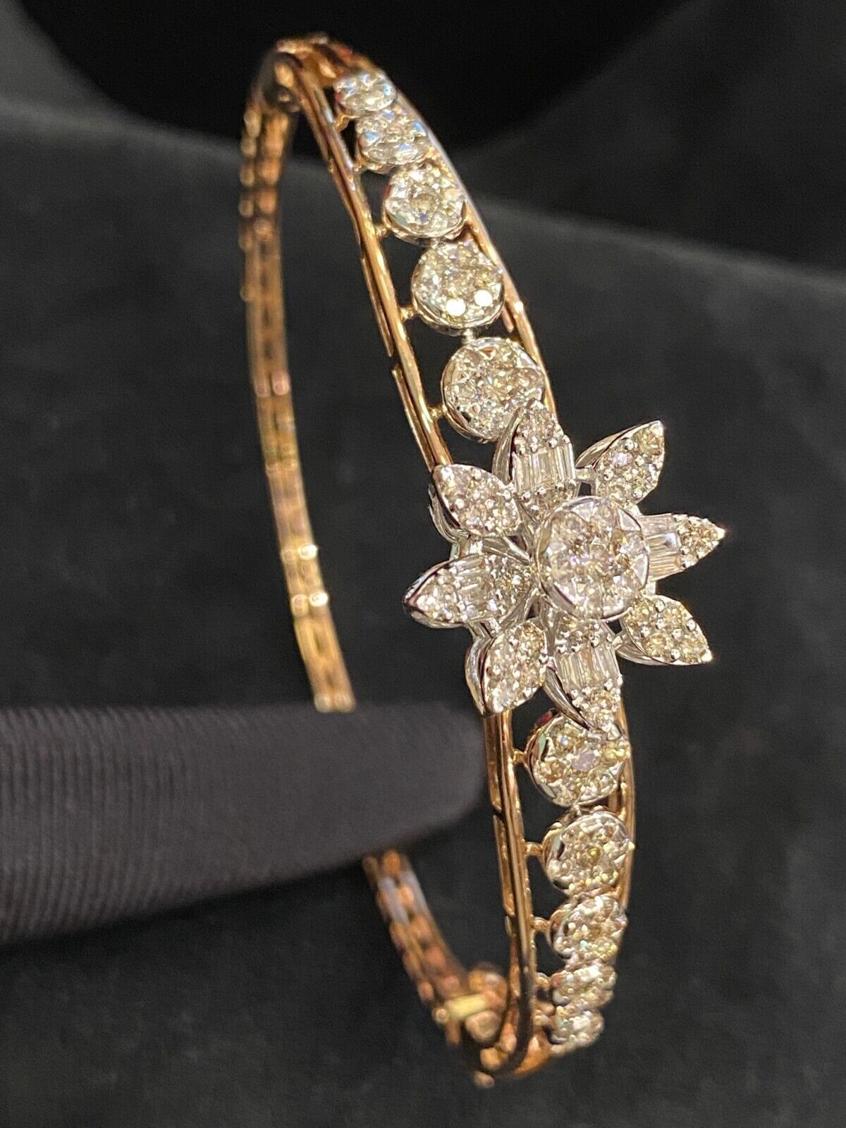1.90 Cts Round Baguette Cut Diamonds Hinged Bangle Bracelet In 14K Gold 15.90 MM