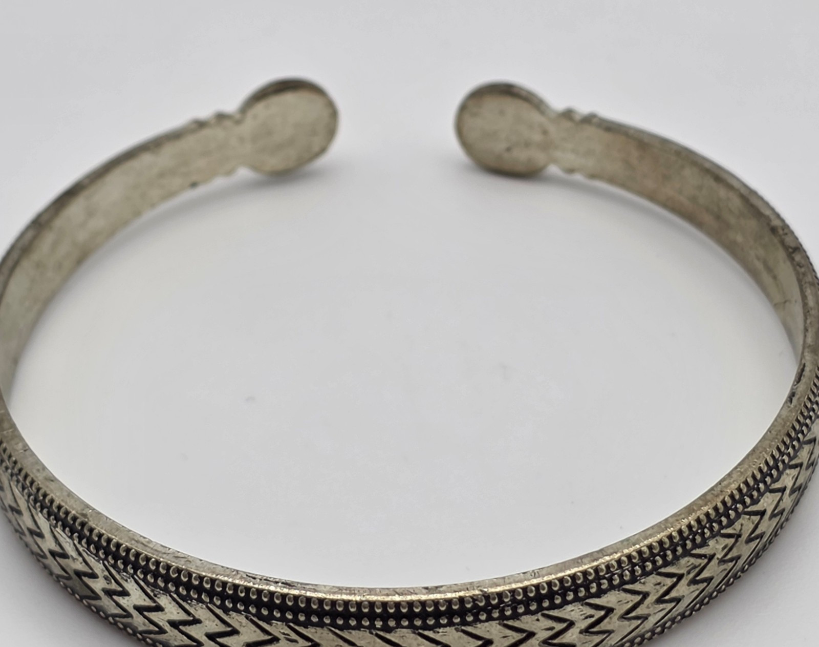Sterling Silver Chevron Engraved Open Cuff Bracelet 7″ 8.8mm Vintage